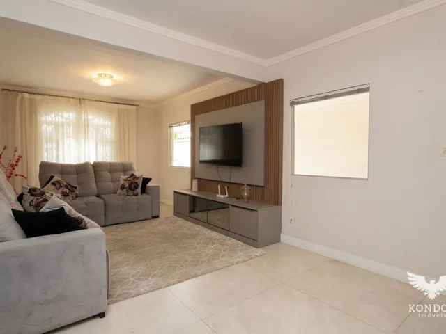 Casa com 360m² 5 quartos e 2 banheiros, à venda, no bairro Butiatuvinha em Curitiba