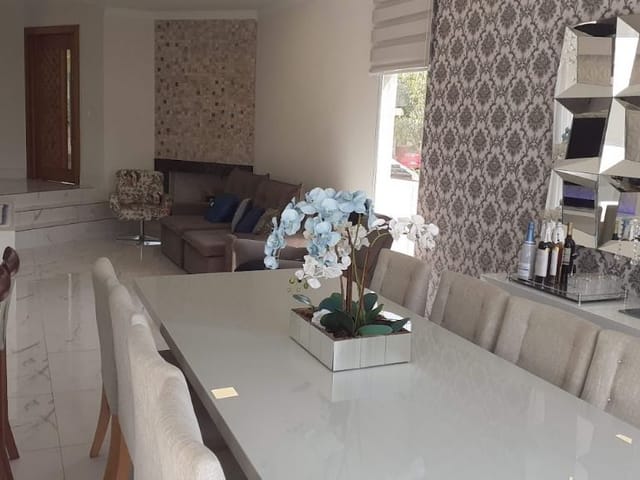 Casa com 250m² 3 quartos e 5 banheiros, à venda, no bairro Jardim das Flores em Cotia