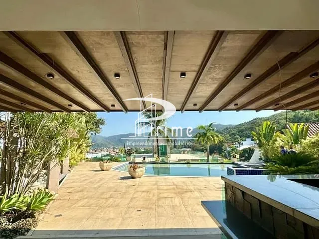 Casa com 1800m² 5 quartos e 8 banheiros, à venda, no bairro Piratininga em Niterói