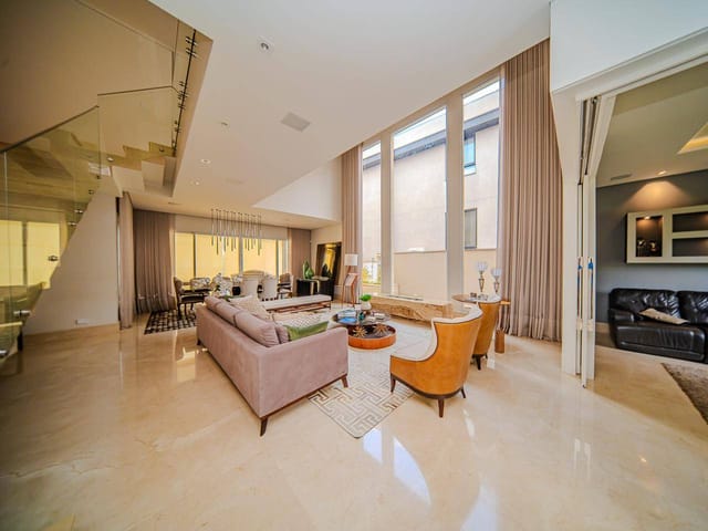 Casa com 565m² 4 quartos e 6 banheiros, à venda, no bairro Alphaville em Barueri
