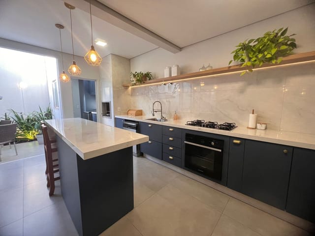 Casa 4 quartos e 3 banheiros, à venda, no bairro Jardim Burle Marx em Londrina