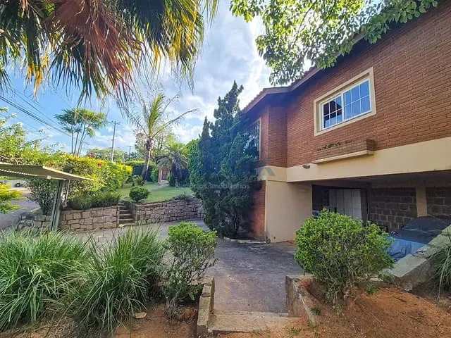 Casa com 1300m² 3 quartos e 5 banheiros, à venda, no bairro Pinheiros em Valinhos