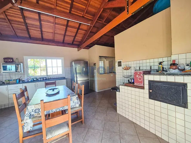 Casa com 1300m² 3 quartos e 5 banheiros, à venda, no bairro Pinheiros em Valinhos