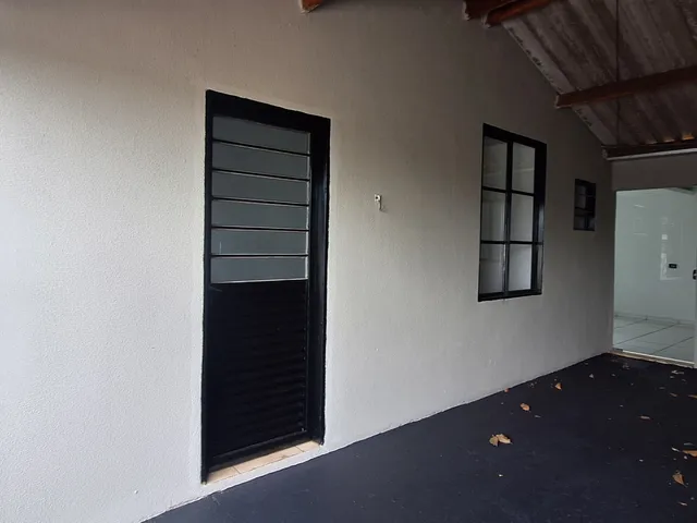 Casa com 150m² 3 quartos e 1 banheiro, para alugar, no bairro Conjunto Habitacional Ulysses Guimarães em Cambé