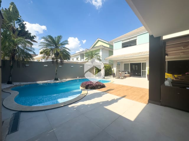 Casa com 600m² 6 quartos e 8 banheiros, à venda, no bairro Barra da Tijuca em Rio de Janeiro