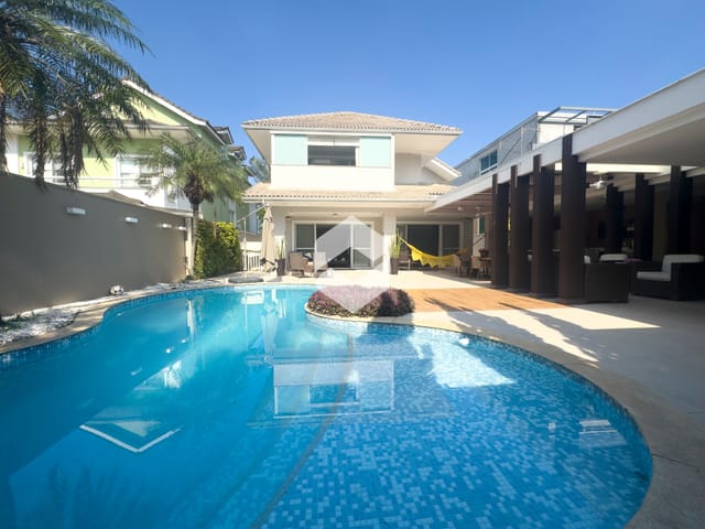 Casa com 600m² 6 quartos e 8 banheiros, à venda, no bairro Barra da Tijuca em Rio de Janeiro
