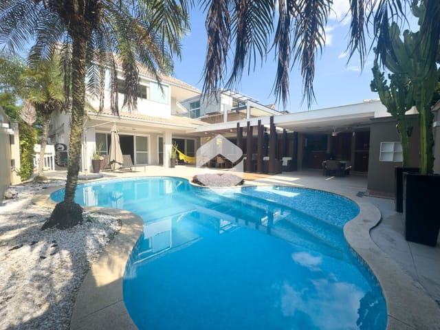 Casa com 600m² 6 quartos e 8 banheiros, à venda, no bairro Barra da Tijuca em Rio de Janeiro