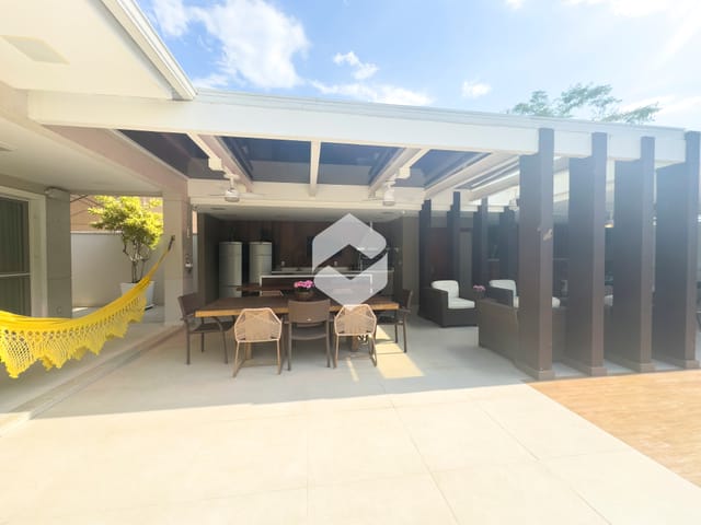 Casa com 600m² 6 quartos e 8 banheiros, à venda, no bairro Barra da Tijuca em Rio de Janeiro