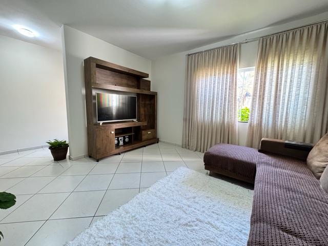 Casa 3 quartos e 3 banheiros, à venda, no bairro Pinheiros em Londrina