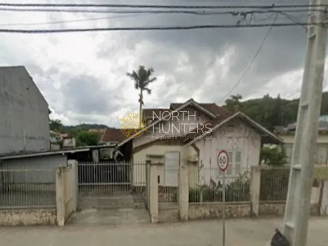 Casa com 555m² 3 quartos e 3 banheiros, à venda, no bairro Boa Vista em Joinville