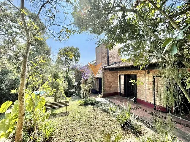 Casa com 1643m² 3 quartos e 3 banheiros, à venda, no bairro Vila Diva em Carapicuíba