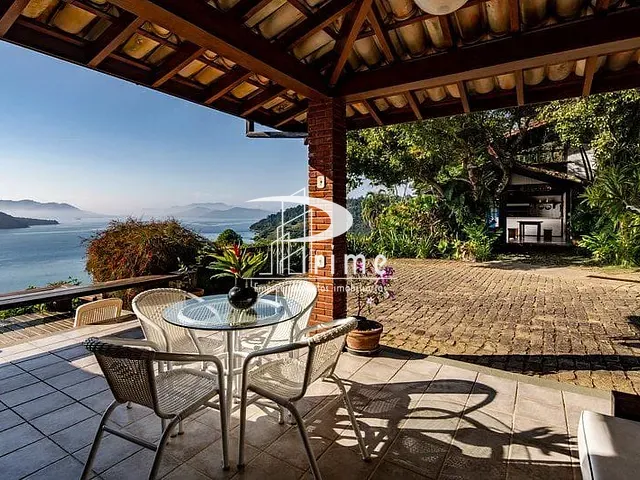 Casa com 3500m² 3 quartos e 3 banheiros, à venda, no bairro Bracuí em Angra dos Reis