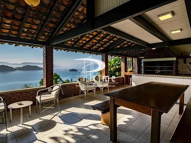 Casa com 3500m² 3 quartos e 3 banheiros, à venda, no bairro Bracuí em Angra dos Reis