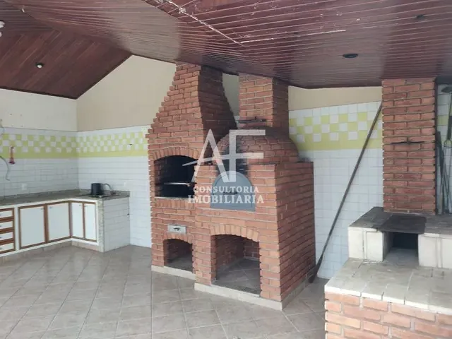 Casa com 520m² 3 quartos e 4 banheiros, para alugar, no bairro Vila São Geraldo em Taubaté