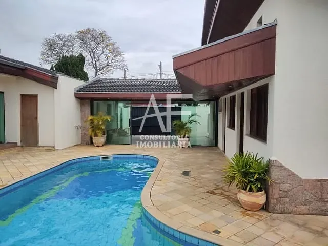 Casa com 520m² 3 quartos e 4 banheiros, para alugar, no bairro Vila São Geraldo em Taubaté