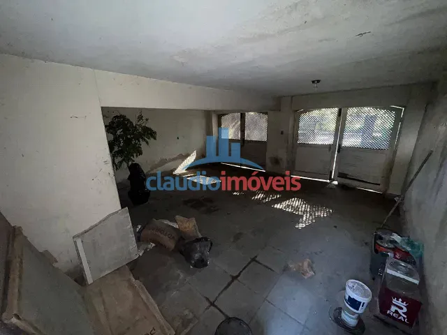 Casa com 715m² 4 quartos e 2 banheiros, à venda, no bairro Laranjal em Volta Redonda