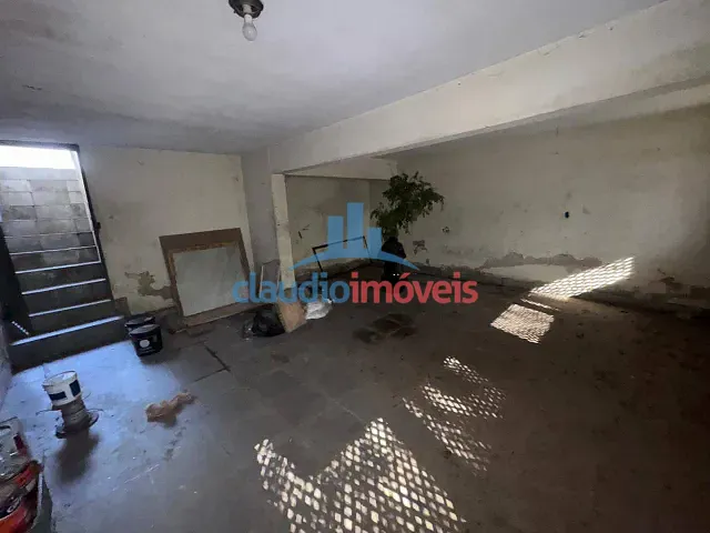Casa com 715m² 4 quartos e 2 banheiros, à venda, no bairro Laranjal em Volta Redonda