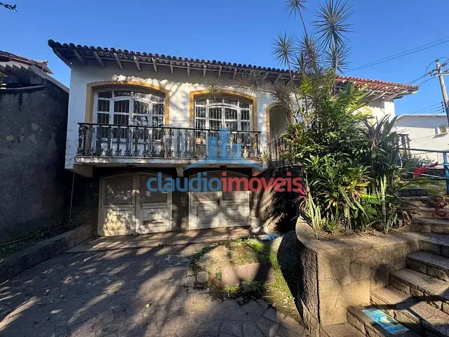 Casa com 715m² 4 quartos e 2 banheiros, à venda, no bairro Laranjal em Volta Redonda