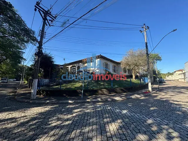 Casa com 715m² 4 quartos e 2 banheiros, à venda, no bairro Laranjal em Volta Redonda