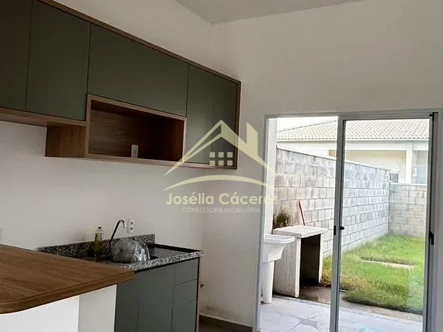 Casa com 257m² 3 quartos e 2 banheiros, para alugar, no bairro Novo Mundo em Várzea Grande