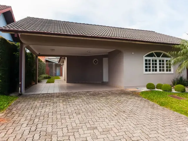 Casa com 451m² 3 quartos e 4 banheiros, à venda, no bairro Não informado em Curitiba