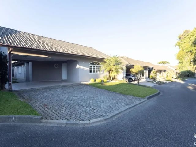 Casa com 451m² 3 quartos e 4 banheiros, à venda, no bairro Não informado em Curitiba