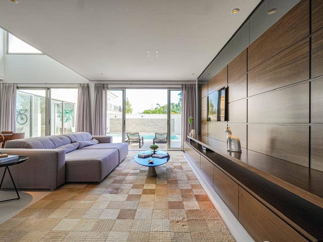 Casa com 450m² 3 quartos e 5 banheiros, à venda, no bairro Alphaville em Santana de Parnaíba