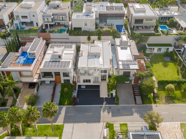 Casa com 420m² 4 quartos e 5 banheiros, à venda, no bairro Tamboré em Barueri