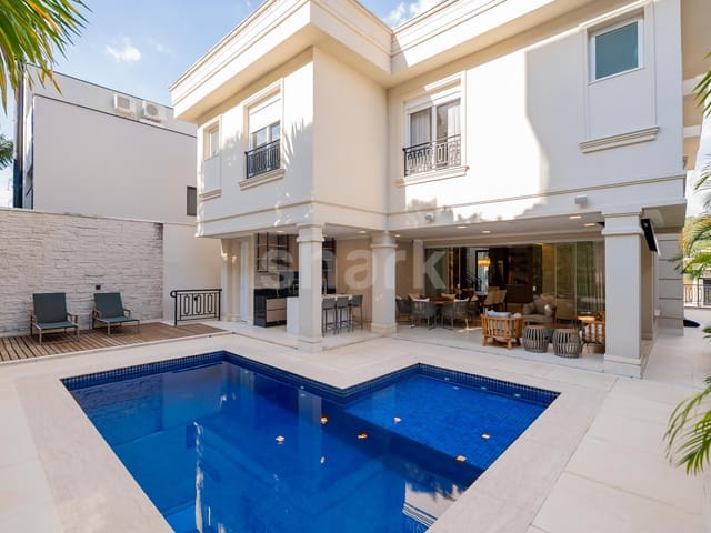Casa com 420m² 4 quartos e 5 banheiros, à venda, no bairro Tamboré em Barueri
