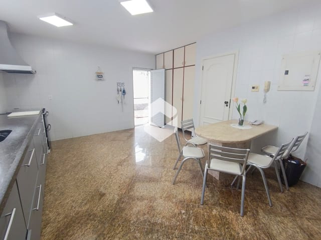 Casa com 700m² 5 quartos e 6 banheiros, à venda, no bairro Barra da Tijuca em Rio de Janeiro