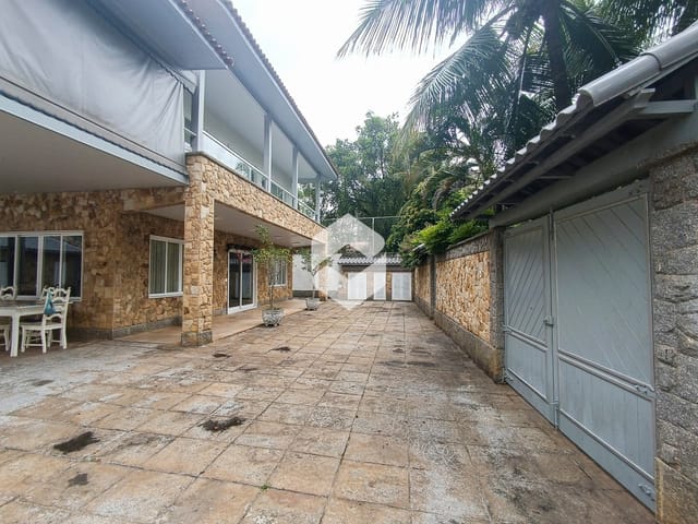 Casa com 700m² 5 quartos e 6 banheiros, à venda, no bairro Barra da Tijuca em Rio de Janeiro