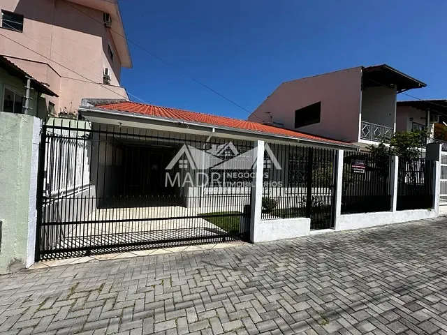 Casa com 209m² 3 quartos e 3 banheiros, à venda, no bairro Ipiranga em São José