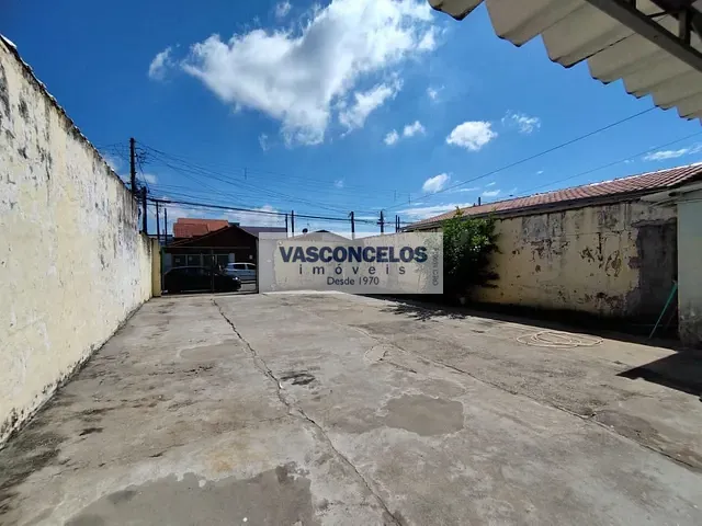 Casa com 300m² 3 quartos e 2 banheiros, à venda, no bairro Vila Industrial em São José dos Campos