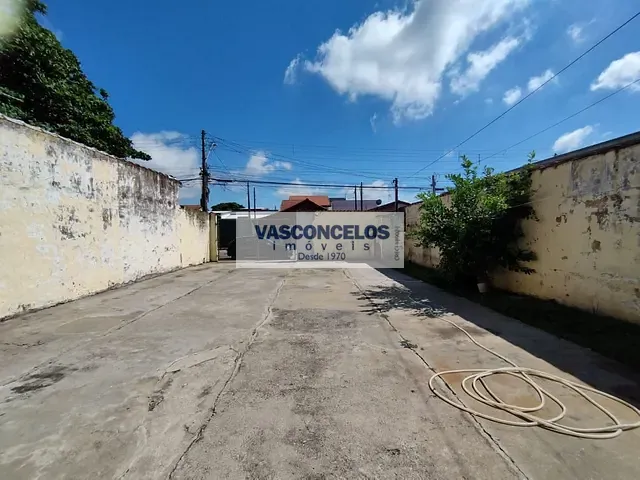 Casa com 300m² 3 quartos e 2 banheiros, à venda, no bairro Vila Industrial em São José dos Campos