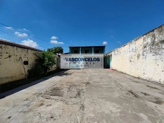 Casa com 300m² 3 quartos e 2 banheiros, à venda, no bairro Vila Industrial em São José dos Campos