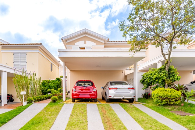 Casa com 180m² 3 quartos e 3 banheiros, à venda, no bairro Tamboré em Santana de Parnaíba