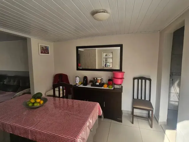 Casa 2 quartos e 1 banheiro, à venda, no bairro Santa Felicidade em Curitiba