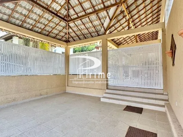 Casa com 400m² 4 quartos e 4 banheiros, à venda, no bairro Piratininga em Niterói