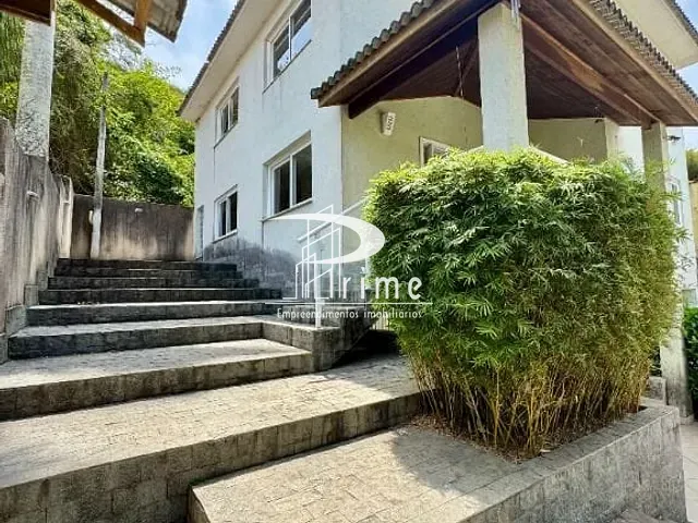 Casa com 400m² 4 quartos e 4 banheiros, à venda, no bairro Piratininga em Niterói