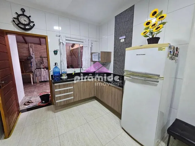 Casa com 116m² 2 quartos e 3 banheiros, para alugar, no bairro Aruan em Caraguatatuba