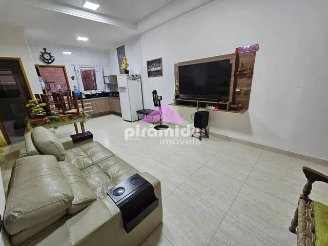 Casa com 116m² 2 quartos e 3 banheiros, para alugar, no bairro Aruan em Caraguatatuba