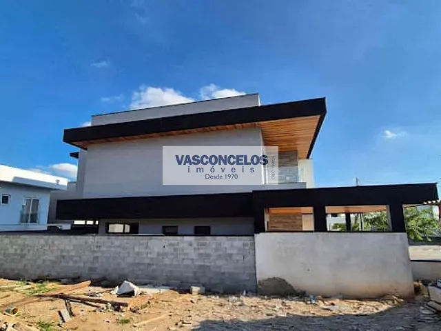 Casa com 250m² 4 quartos e 6 banheiros, à venda, no bairro Loteamento Floresta em São José dos Campos