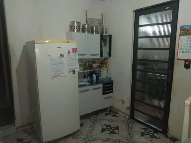 Casa com 250m² 2 quartos e 2 banheiros, à venda, no bairro Engenheiro Neiva em Guaratinguetá