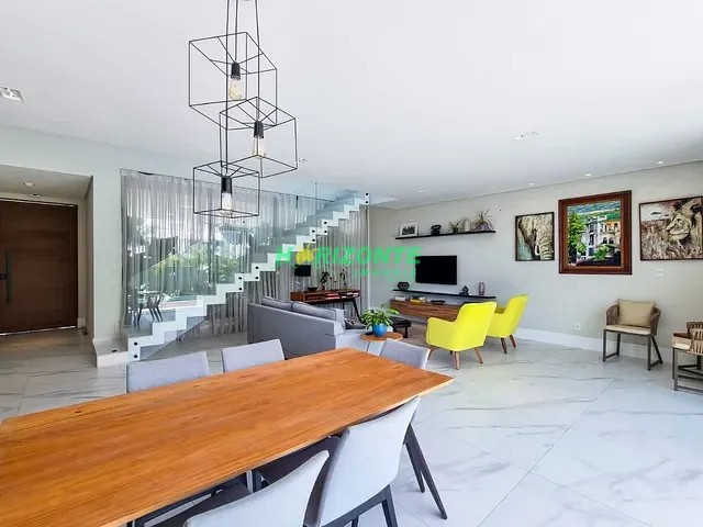 Casa com 451m² 3 quartos e 1 banheiro, à venda, no bairro Urbanova em São José dos Campos