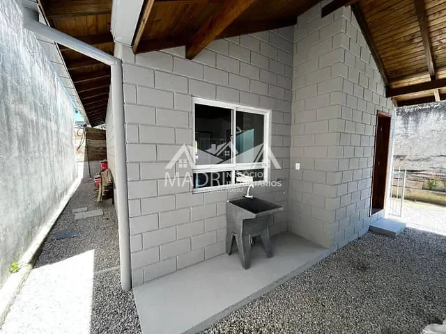 Casa 2 quartos e 1 banheiro, para alugar, no bairro Madri em Palhoça