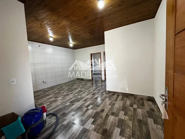 Casa 2 quartos e 1 banheiro, para alugar, no bairro Madri em Palhoça
