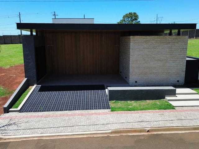 Casa com 300m² 3 quartos e 4 banheiros, à venda, no bairro Jardim Tarobá em Cambé