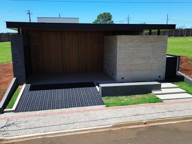 Casa com 300m² 3 quartos e 4 banheiros, à venda, no bairro Jardim Tarobá em Cambé