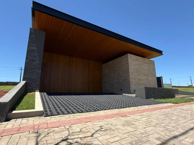 Casa com 300m² 3 quartos e 4 banheiros, à venda, no bairro Jardim Tarobá em Cambé