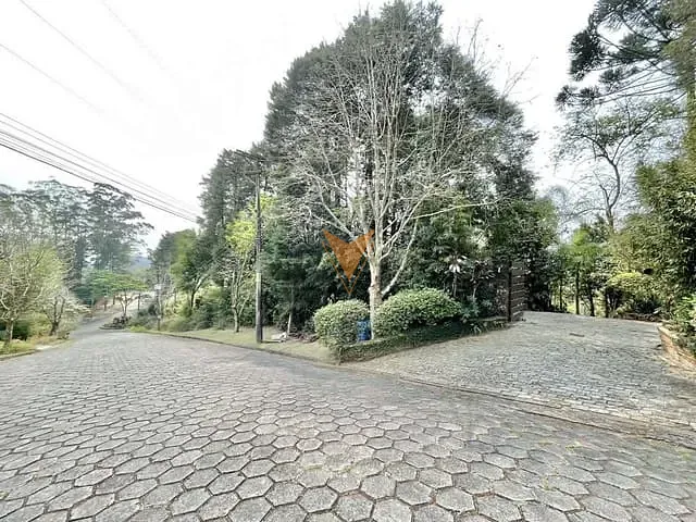 Casa com 6370m² 4 quartos e 4 banheiros, à venda, no bairro Moinho Velho em Embu das Artes